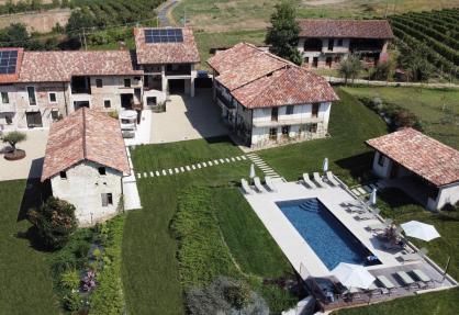 Charming agriturismo in the Langhe with pool and wellness