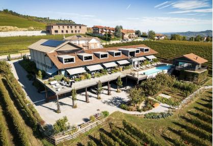 Modern agriturismo in the Barolo vineyards with infinity pool